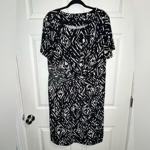 Roz & Ali Women’s Knit Dress - Black/White Abstract - Size 2x